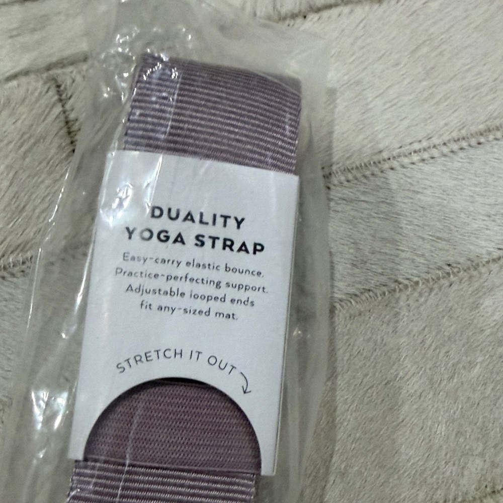 alo yoga Duality yoga strap- Soft Mauve - Picture 7 of 9